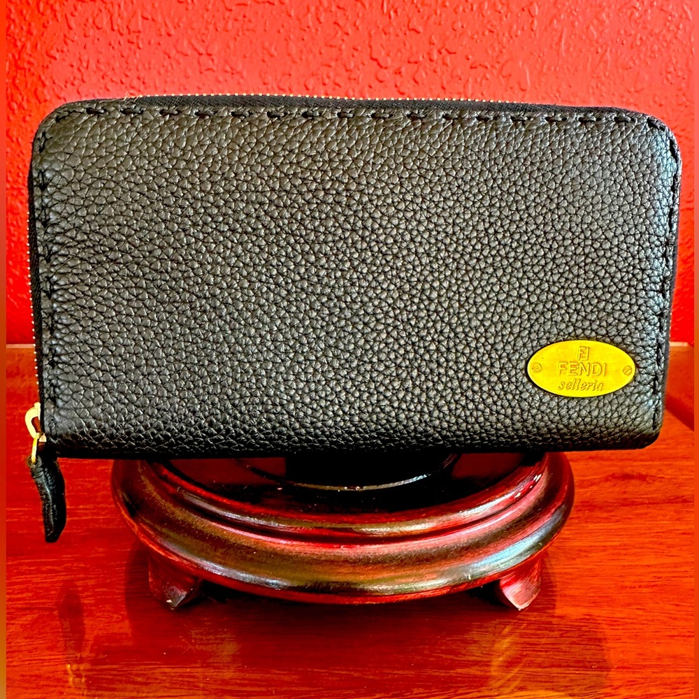 FENDI SELLERIA BLACK PEBBLED LEATHER ZIP AROUND LONG WALLET, NWOT